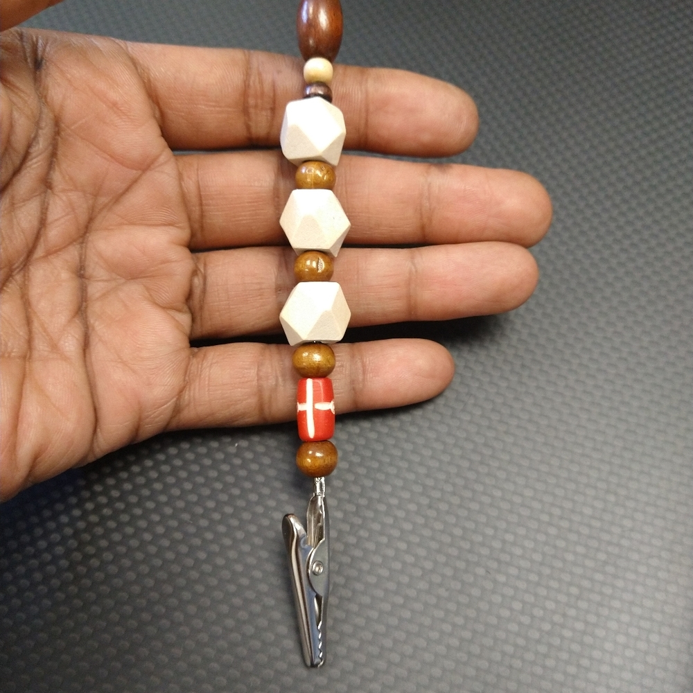 🪶 Beaded Roach Clips - Picture 2 of 6